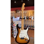 Used Fender AM Deluxe Strat w/case