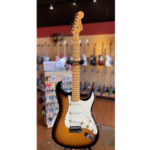 Used Fender AM Deluxe Strat w/case