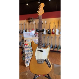 Used Fender Musicmaster II w/OHSC